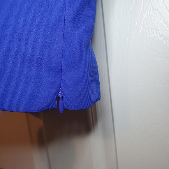 Tahari 2 Piece Skirt Set Sz 10 Blue Top and Skirt - Picture 3 of 14